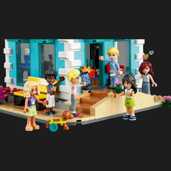 Конструктор LEGO Friends Хартлейк-Сіті. Громадський центр (41748)